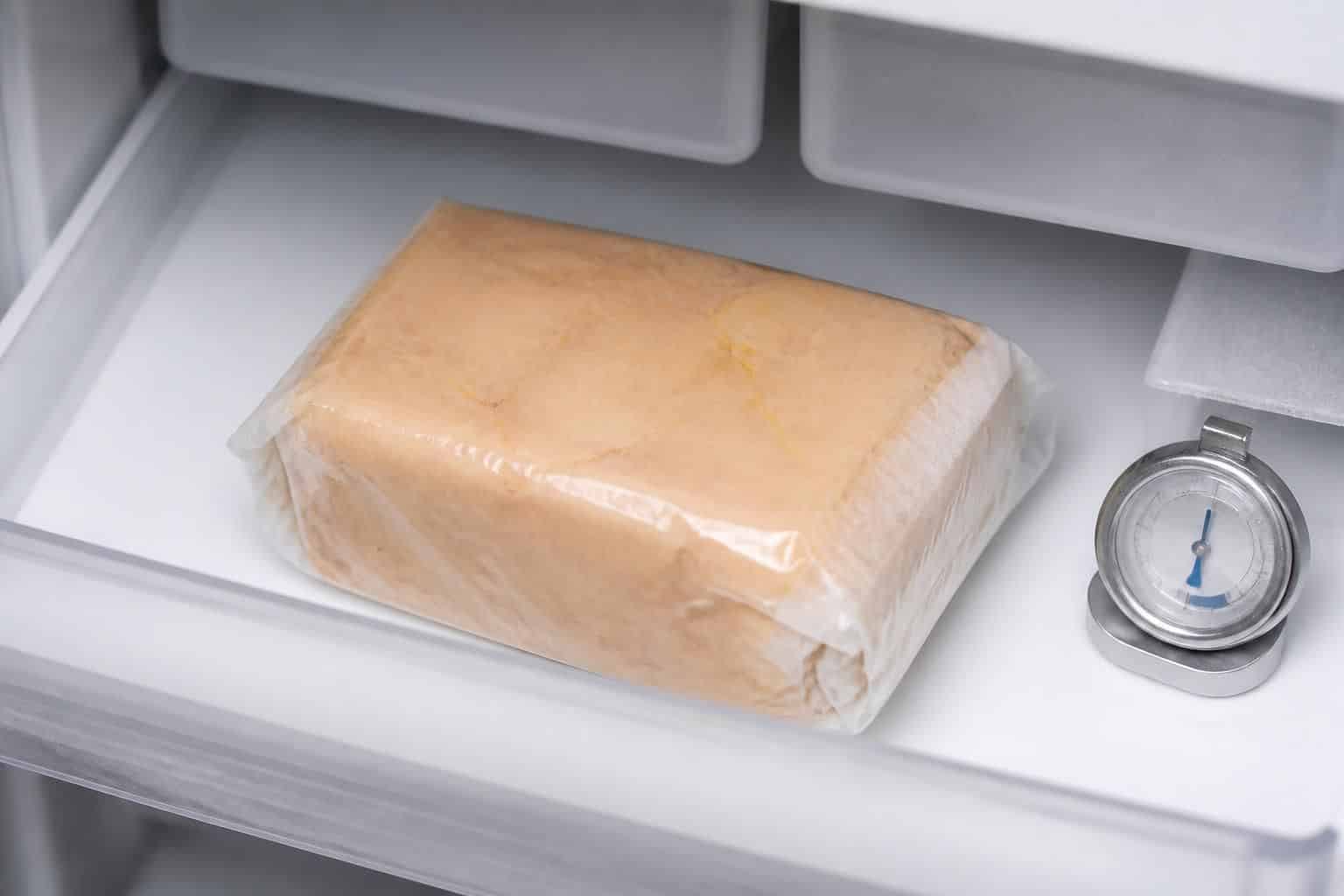 découvrez nos conseils pratiques pour bien conserver le foie gras au congélateur et préserver toute sa qualité et son goût délicat.