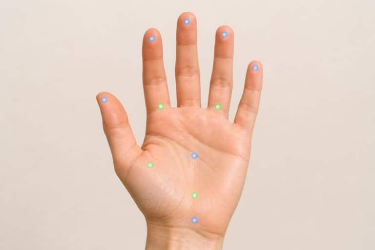 explorez les principaux points d'acupuncture localisés sur la main pour améliorer votre bien-être et découvrir les bienfaits de cette technique traditionnelle.